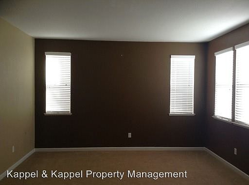 3rd image of 753 Greentree Cir