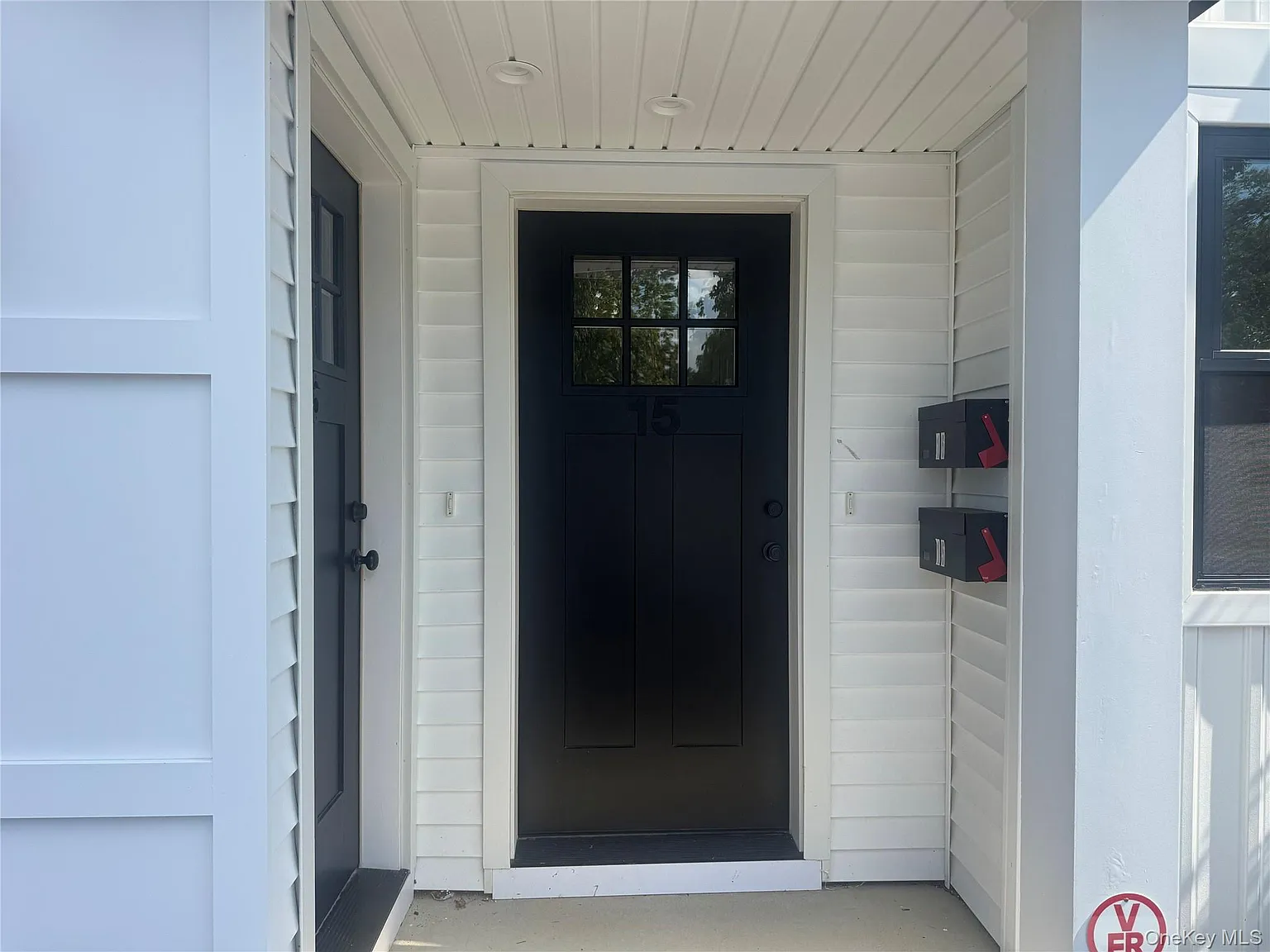 2 bed, 2.0 bath, 900 sqft, $4,500 — Photo 3