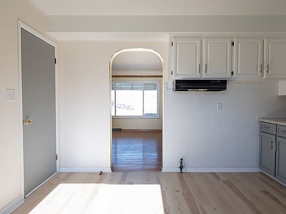 5th image of 1444 Lascerne Cir N
