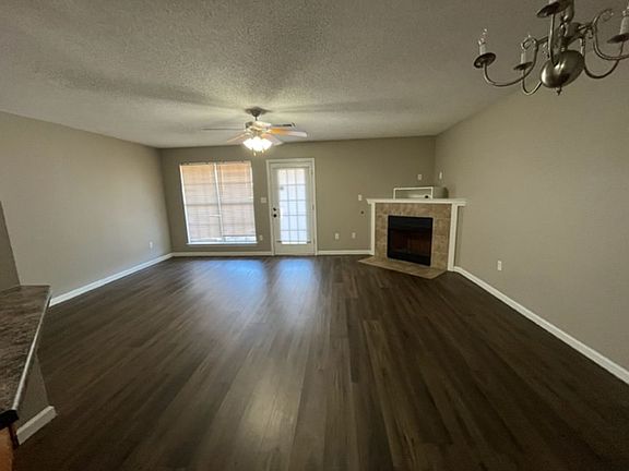 3rd image of 3748 Iron Horse Dr
