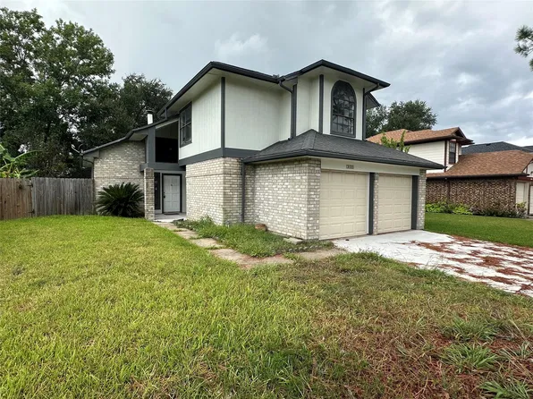 9302 Spindlewood Dr, Houston, TX 77083