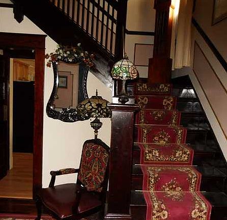 5th image of 102 S West St