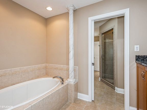 3rd image of 2038 Alta Vista Ct