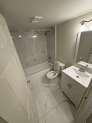 Sunset Square Apartments — Photo 2