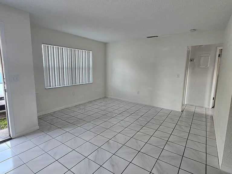 706 N Maryland Ave — Photo 13