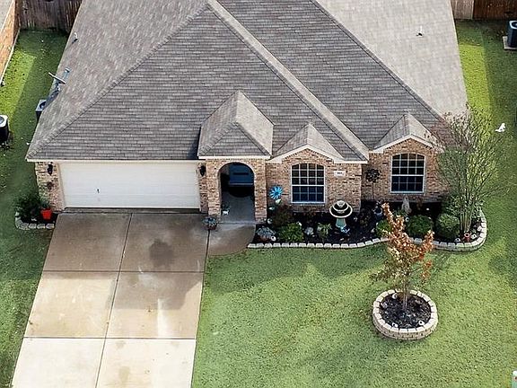 4th image of 804 Evergreen Ln