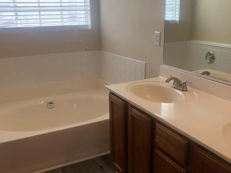825 Chapin Wood Dr — Photo 13