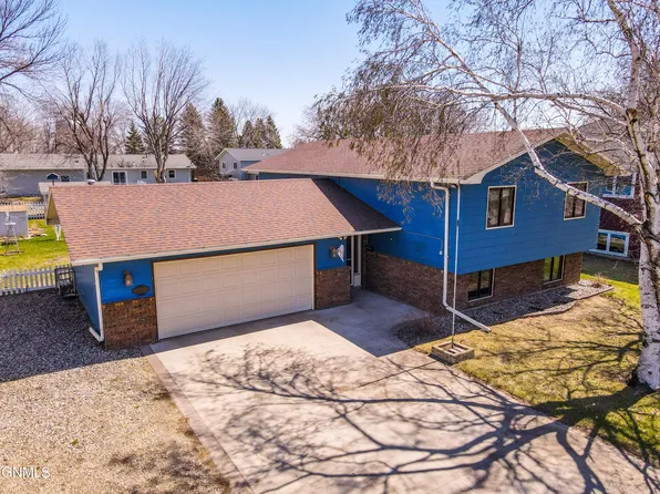 930 8th Ave NW, Valley City, ND 58072