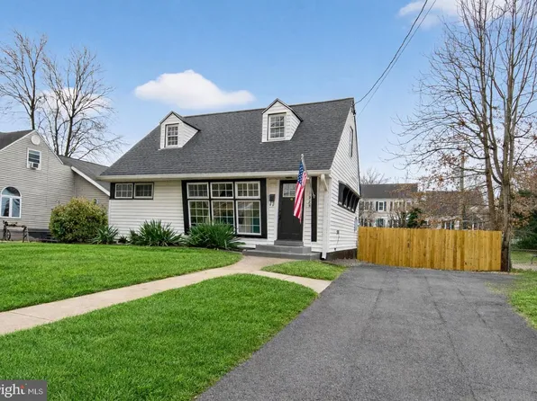 1925 Rollins Dr, Alexandria, VA 22307