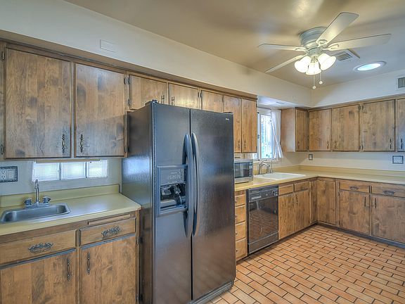4th image of 2625 Montclaire Dr NE