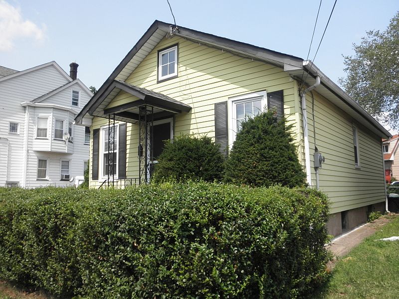 2nd image of 106 Lee Ave