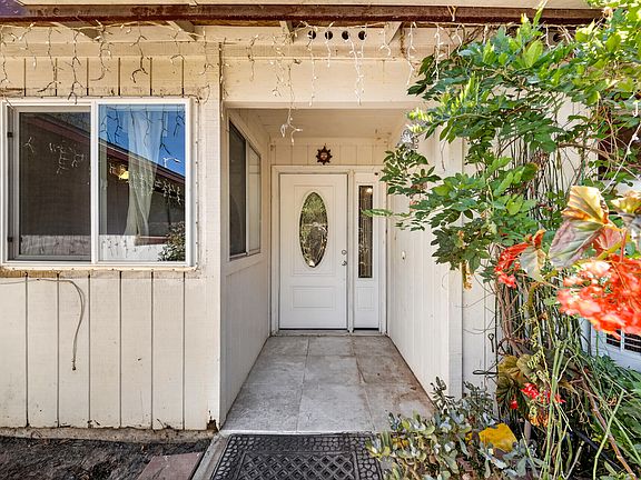 4th image of 925 W Maple Avenue