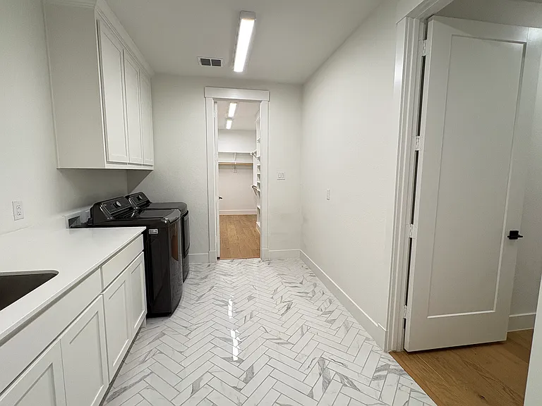 1451 Maplewood Dr — Photo 29