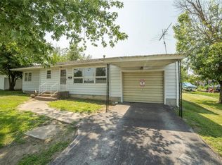 305 E Mayhall St, Perry, MO 63462