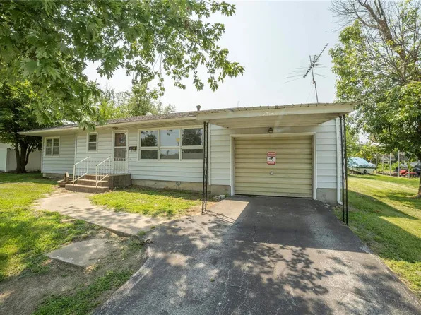 305 E Mayhall St, Perry, MO 63462