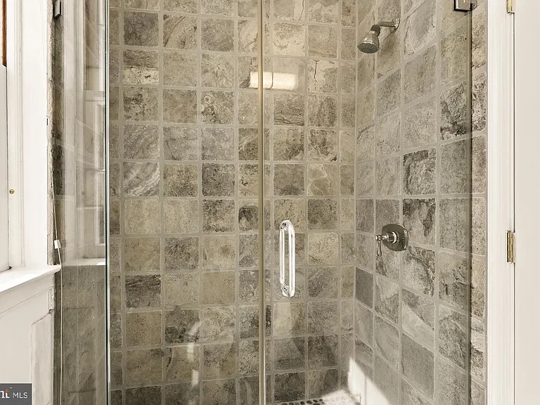 1338 28th St NW — Photo 35