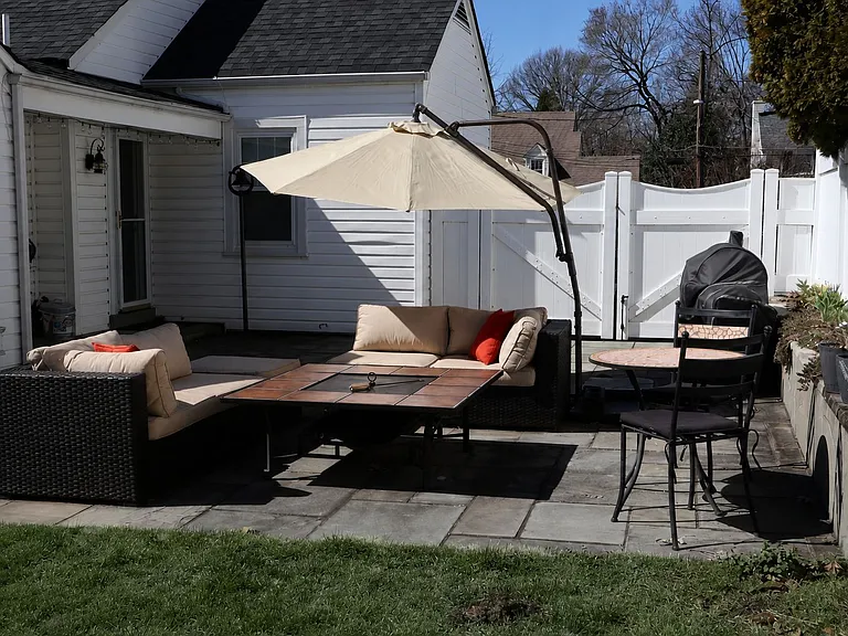 9905 Edgehill Ln — Photo 14