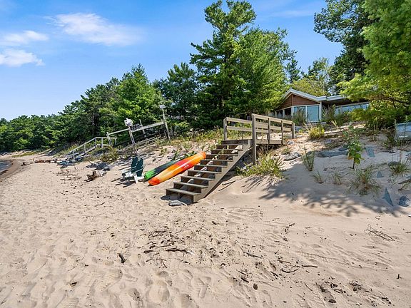 4th image of 10892 Lakeshore Rd