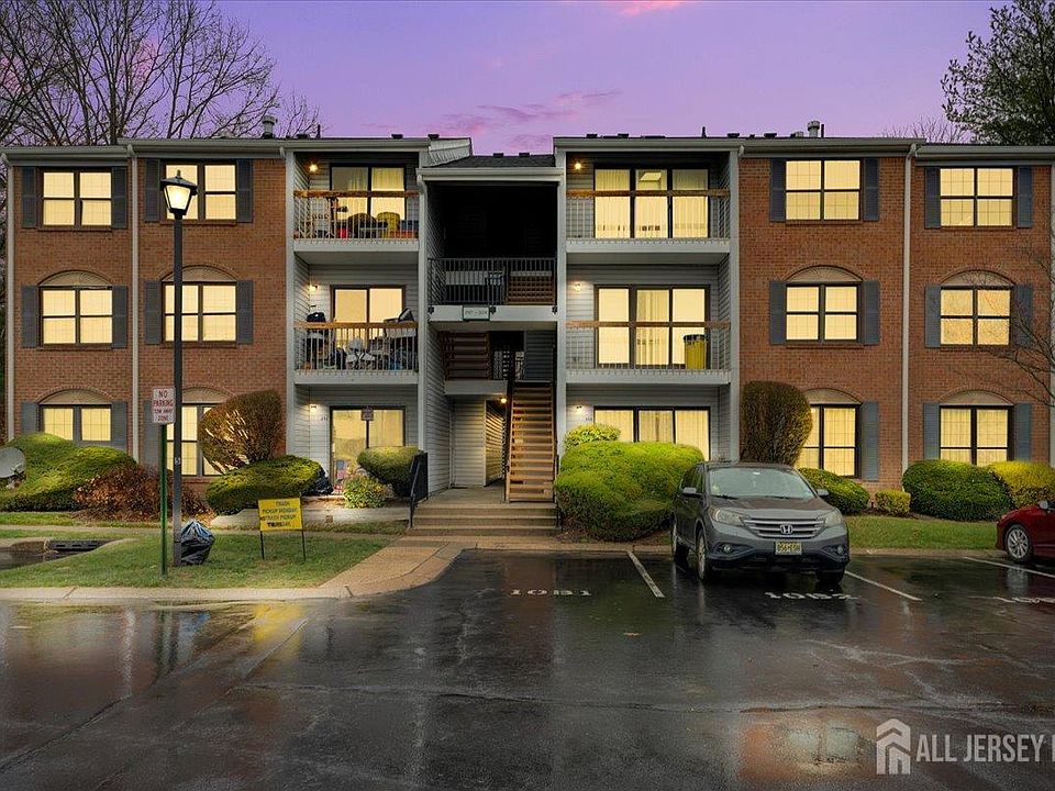 1st image of 306 Bromley Pl