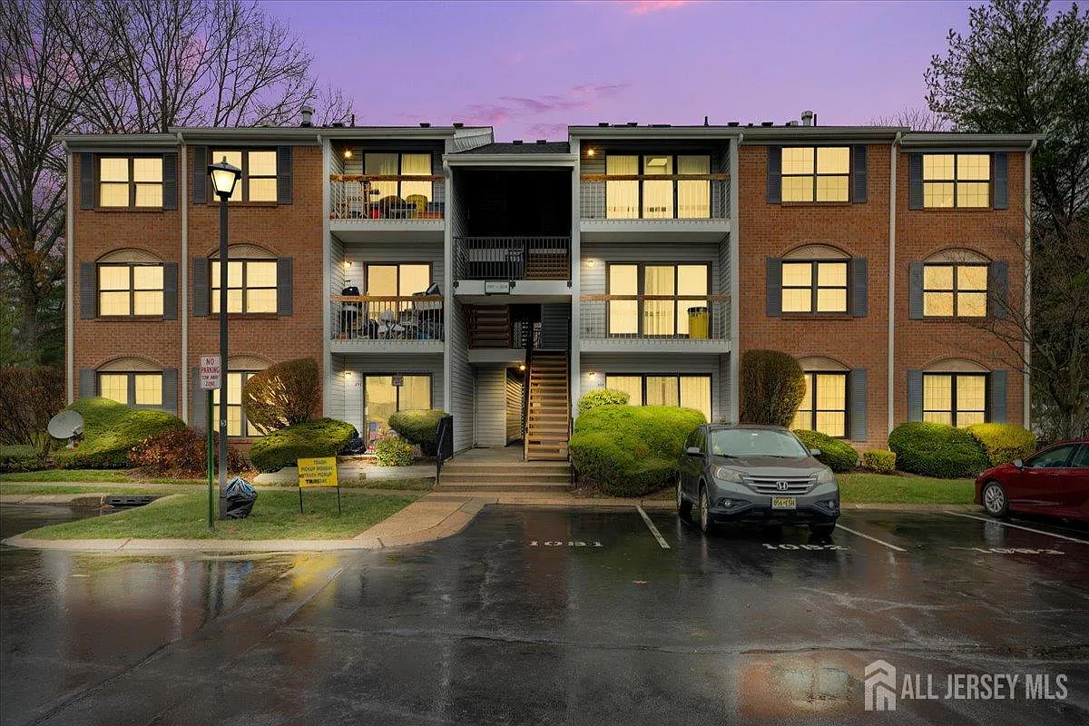 306 Bromley Pl photo 1