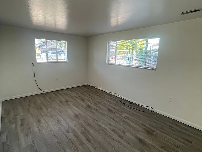 1113 W Arroyo Ave — Photo 5