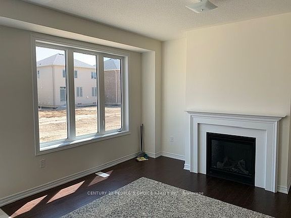 5th image of 419 Black Cherry Cres
