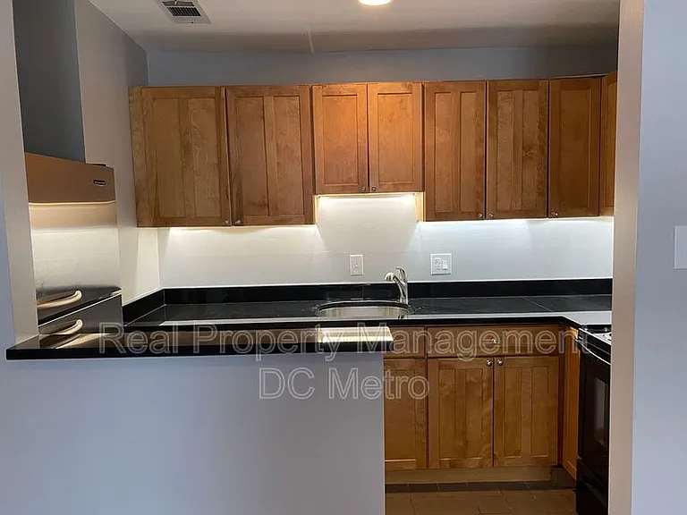 1931 17th St NW #305 — Photo 5