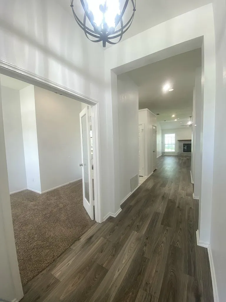 3 bed, 2118 sqft, $1,975 — Photo 3