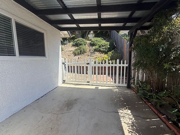 4th image of 419 Lawrence Dr #B