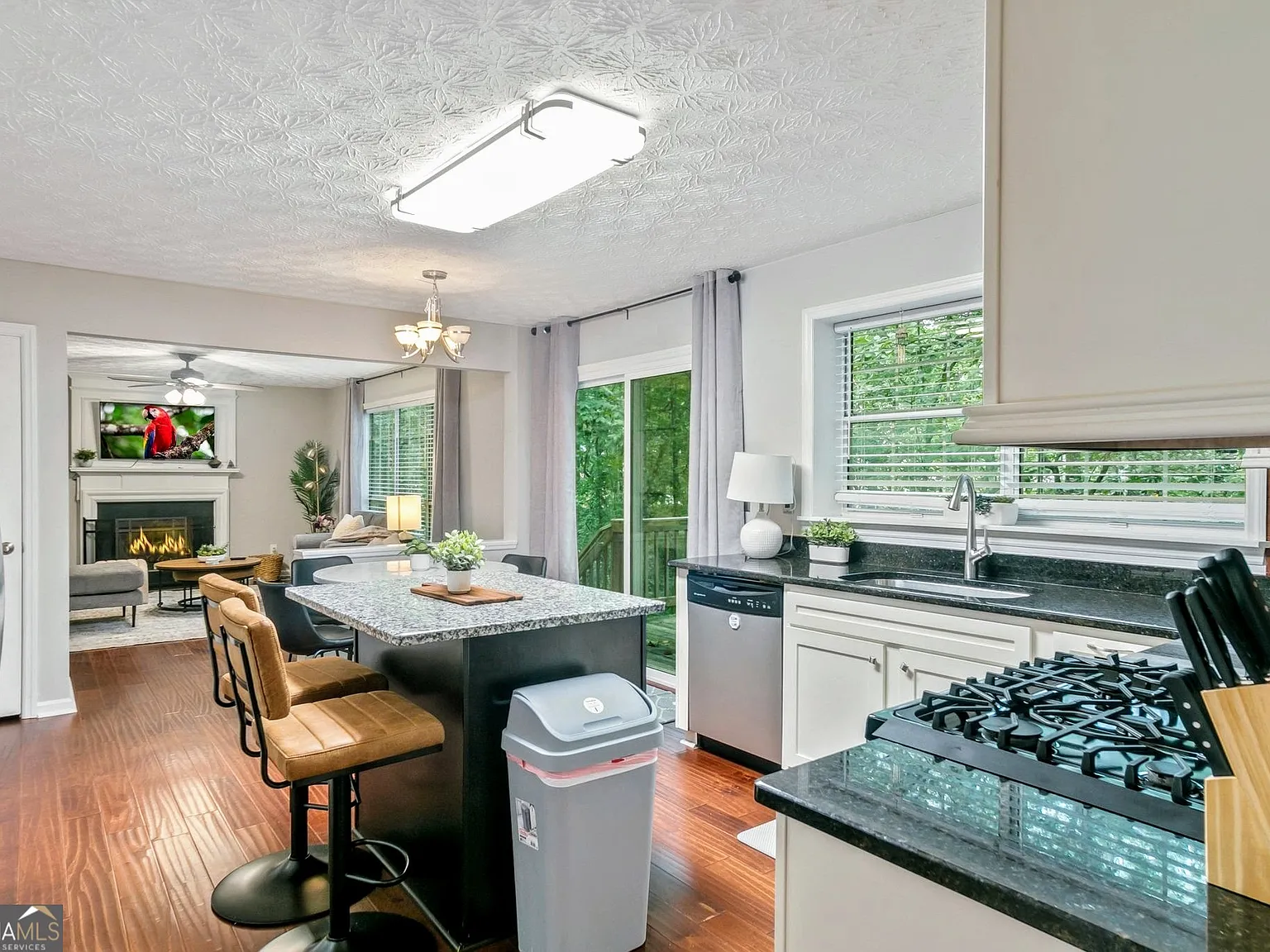 4 bed, 2.5 bath, 2000 sqft, $7,900 — Photo 4