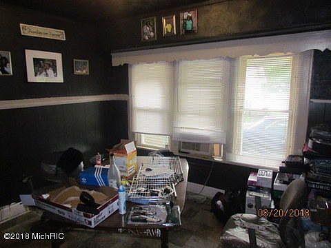 5th image of 810 Woodbury Ave