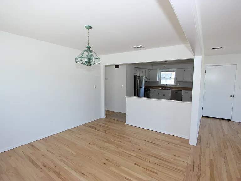 365 E 54th St #2 — Photo 5