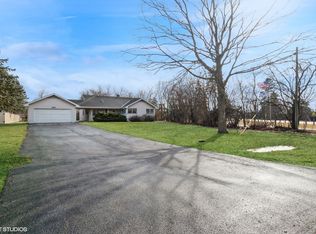 2065 Walnut Cir, Northbrook, IL 60062