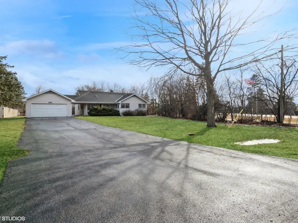 2065 Walnut Cir, Northbrook, IL 60062