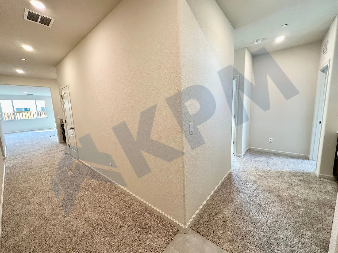 4 bed, 2.5 bath, 2054 sqft, $3,000 — Photo 4
