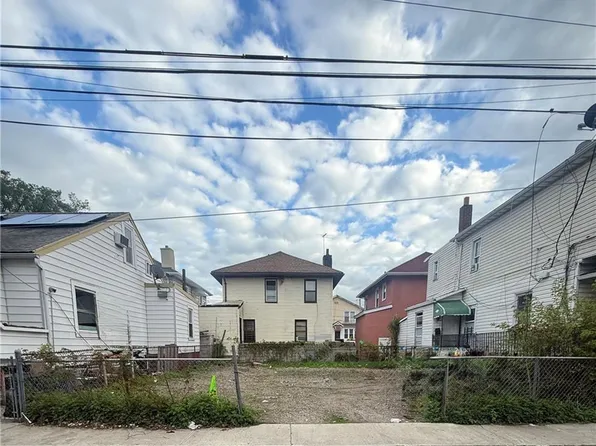 12 Brighton 10th Ln, Brooklyn, NY 11235