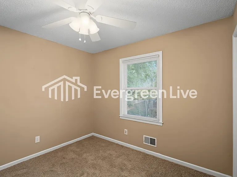 412 Dutch Dr — Photo 11