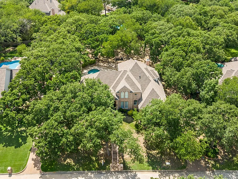 1004 Chimney Hill Trl — Photo 37