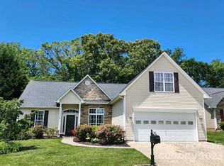 136 Cottage Ridge Rd, Fletcher, NC 28732