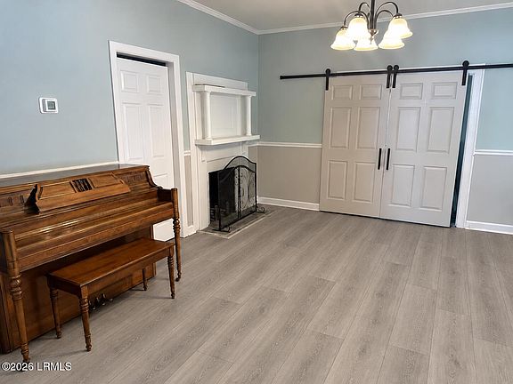 3rd image of 212 Keene Avenue