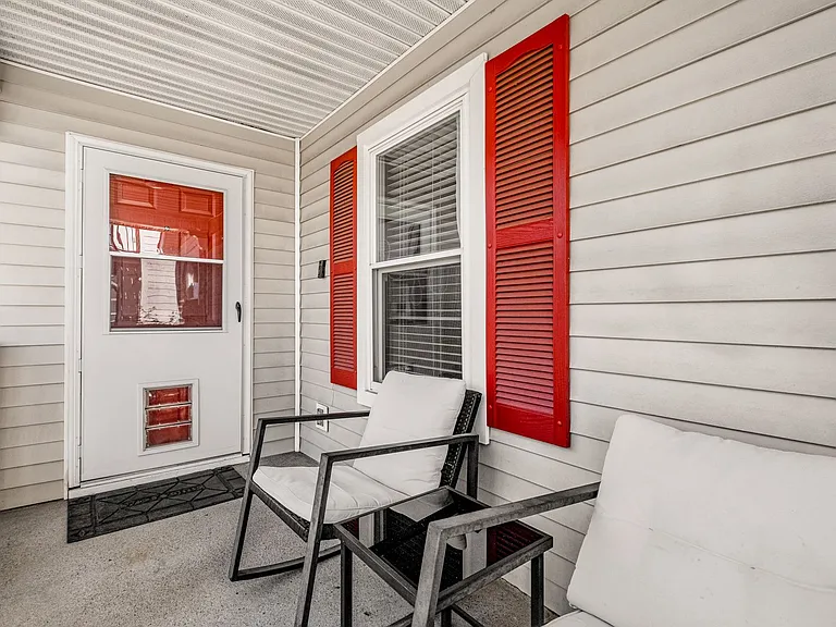 40 Shepherd St — Photo 2