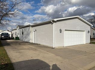 13521 Austin Ct, Hartland, MI 48353