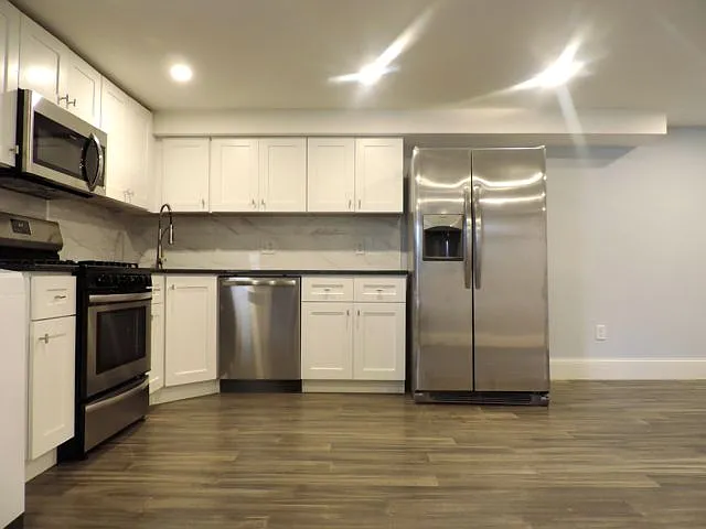 Studio, 1.0 bath, 450 sqft, $2,600 — Photo 2