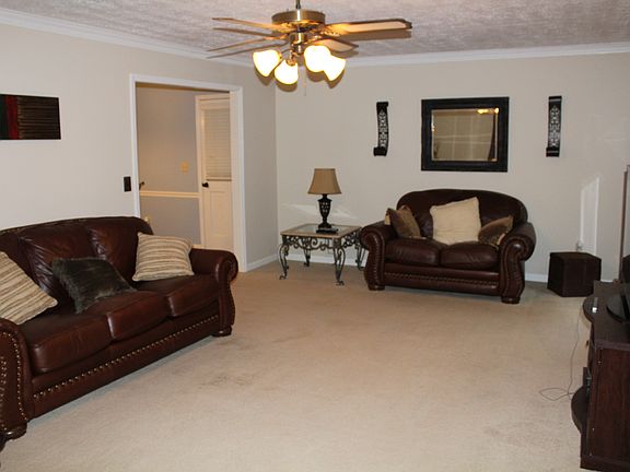 4th image of 1723 Meadow Wood Dr
