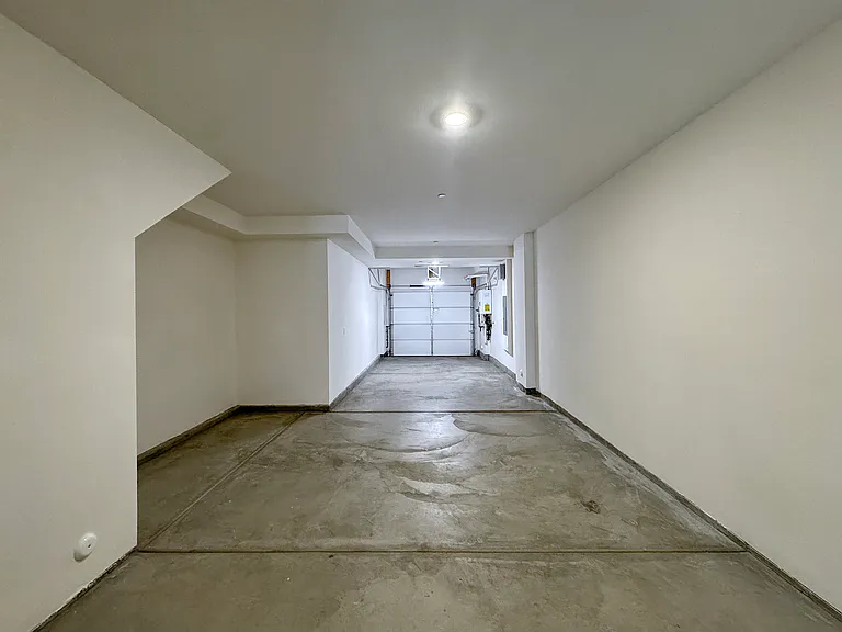 2729 Erebus Ct — Photo 24