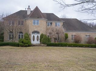 8 Riverside Ln, Holmdel, NJ 07733