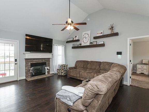 4th image of 790 Banister Dr