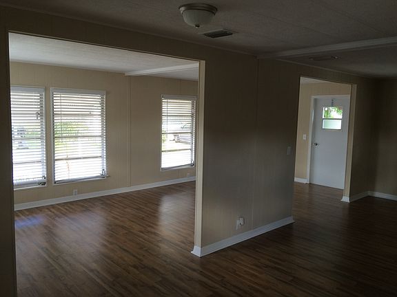 4th image of 1325 Autumn Dr