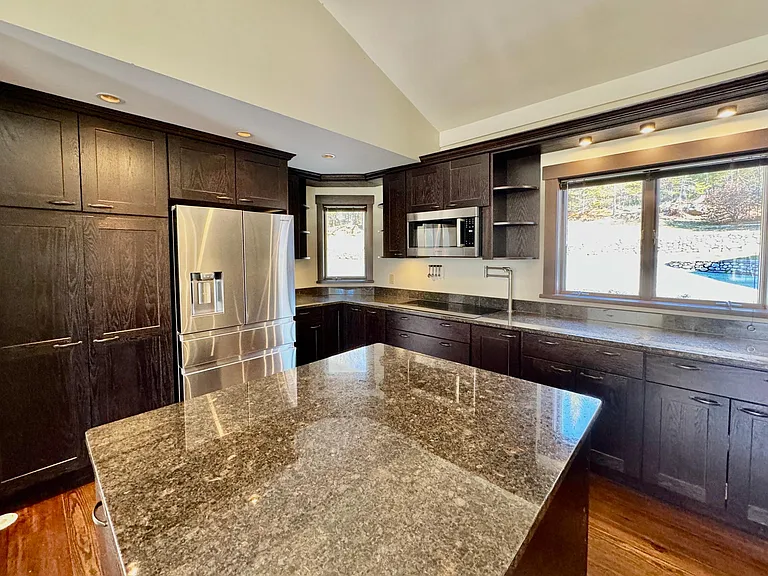 315 Bayview St — Photo 12