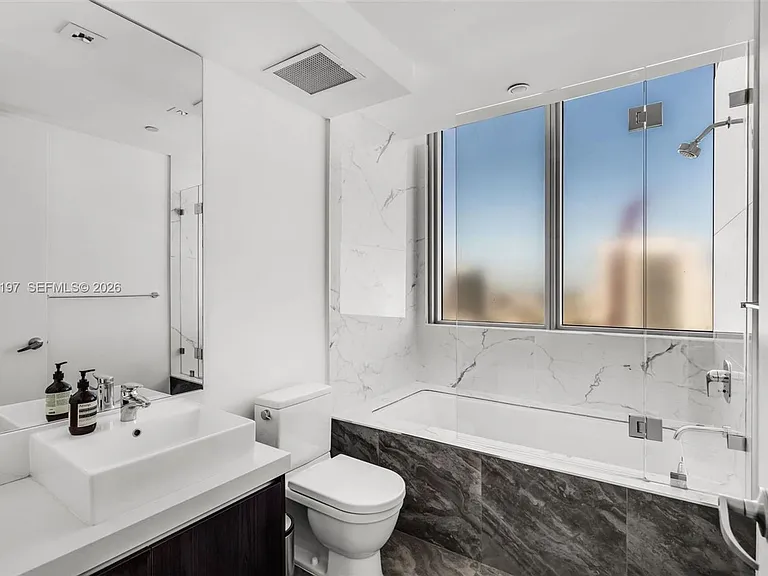 1100 Biscayne Blvd #2907 — Photo 14